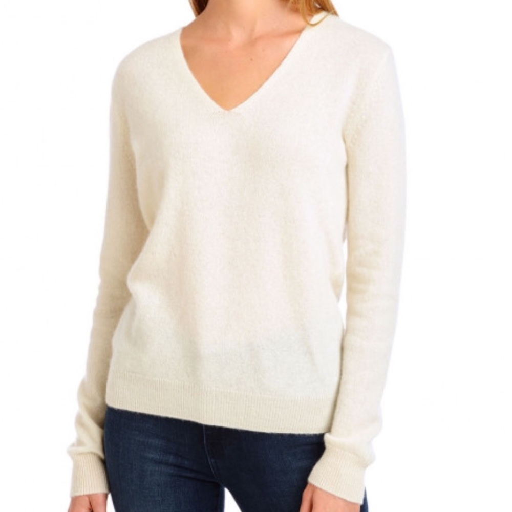 Ivory Cream 100% cashmere v neck sweater